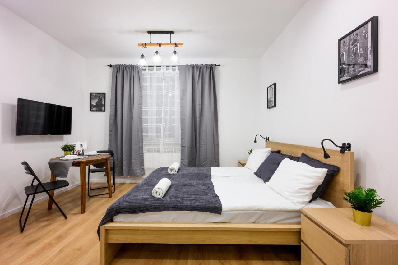 Cracow Rent Apartments - Spacious Apartments For 2-7 People In Quiet Area - Kolberga Street Nr 3 - 10 Min To Main Square By Foot Krasków Eksteriør bilde