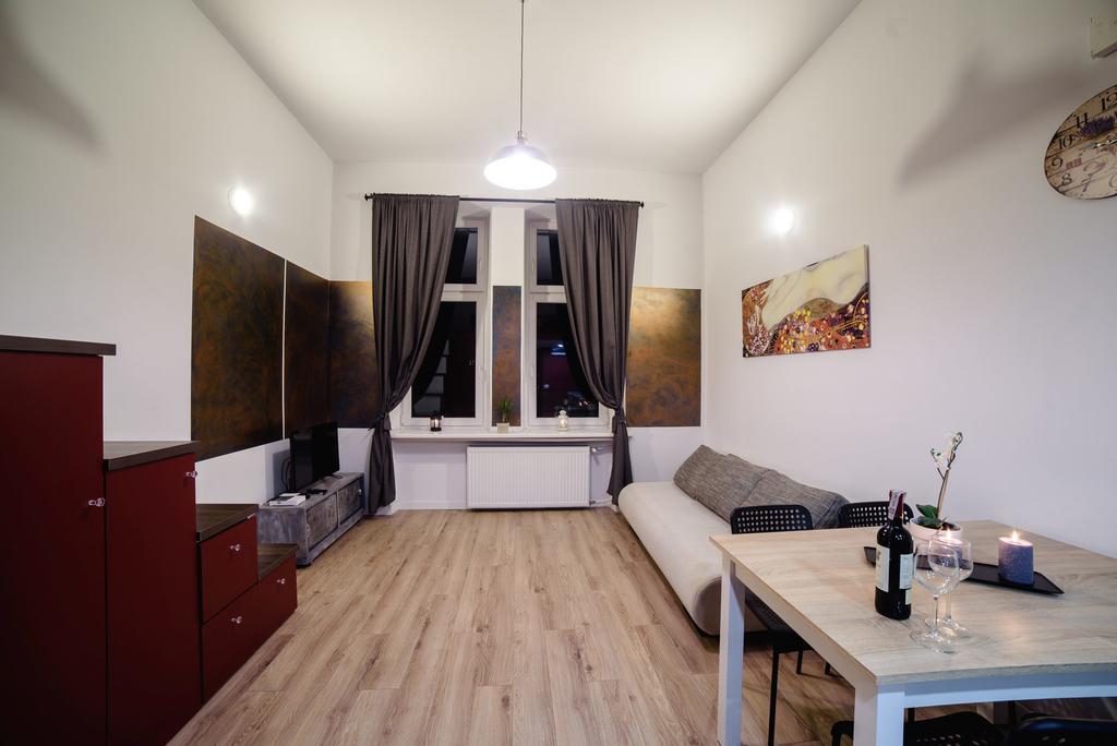 Cracow Rent Apartments - Spacious Apartments For 2-7 People In Quiet Area - Kolberga Street Nr 3 - 10 Min To Main Square By Foot Krasków Eksteriør bilde