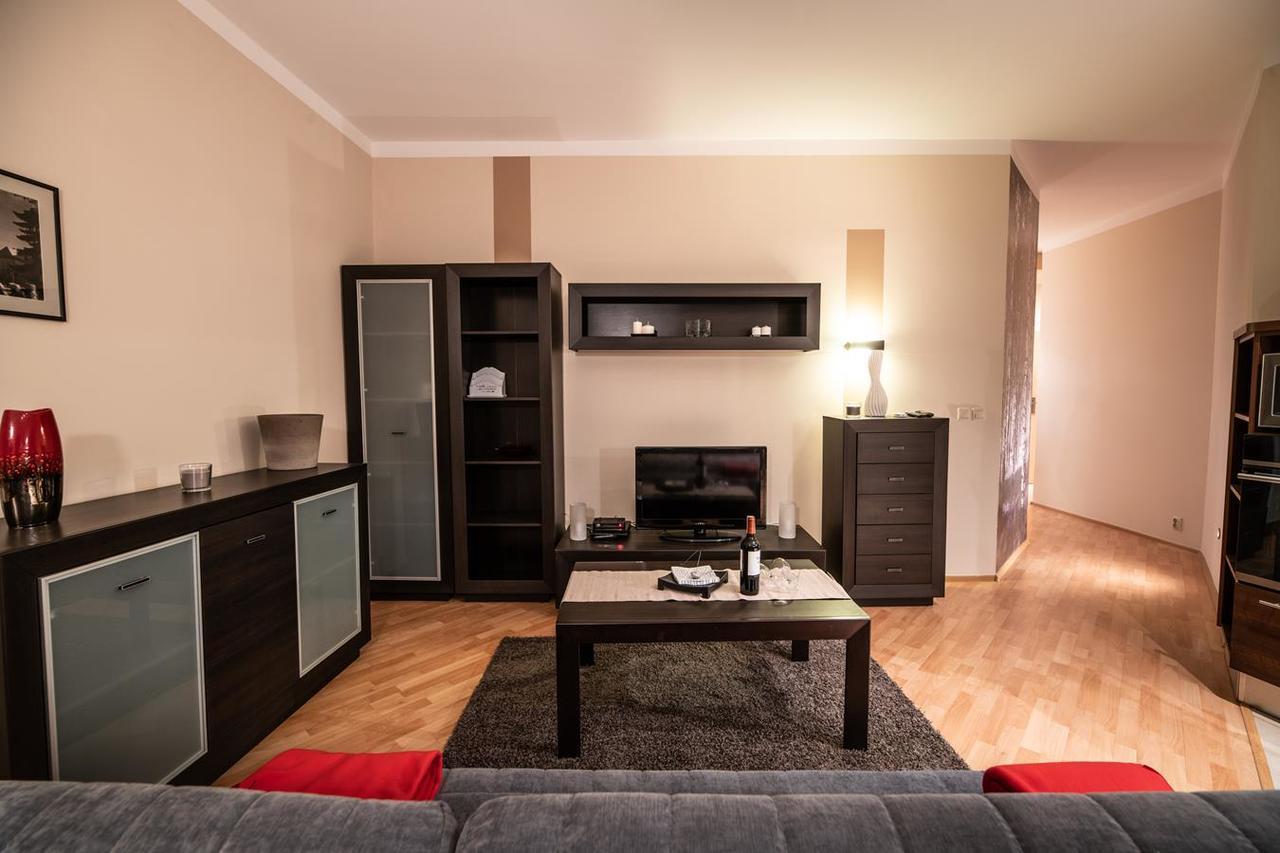 Cracow Rent Apartments - Spacious Apartments For 2-7 People In Quiet Area - Kolberga Street Nr 3 - 10 Min To Main Square By Foot Krasków Eksteriør bilde