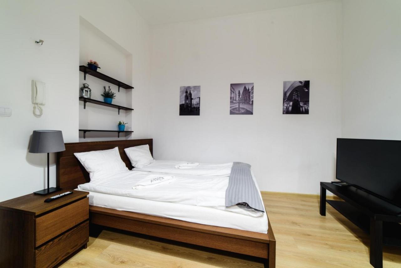 Cracow Rent Apartments - Spacious Apartments For 2-7 People In Quiet Area - Kolberga Street Nr 3 - 10 Min To Main Square By Foot Krasków Eksteriør bilde